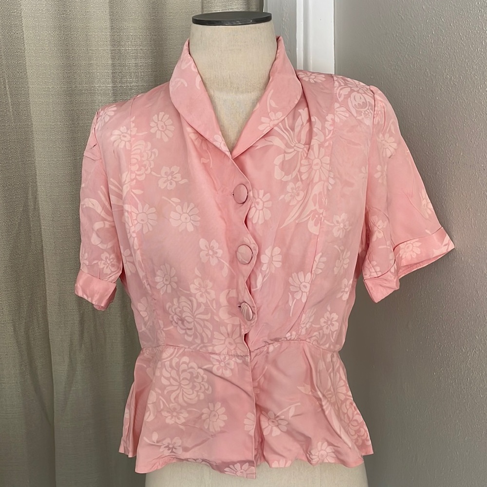 Vintage 1940s Pink Taffeta Flower & Bow Novelty Print Blouse -Peplum Puff Sleeve